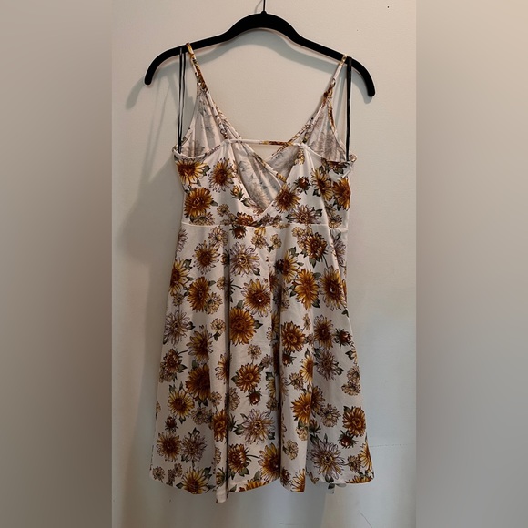 FOREVER 21 Floral Mini Dress - Picture 2 of 3